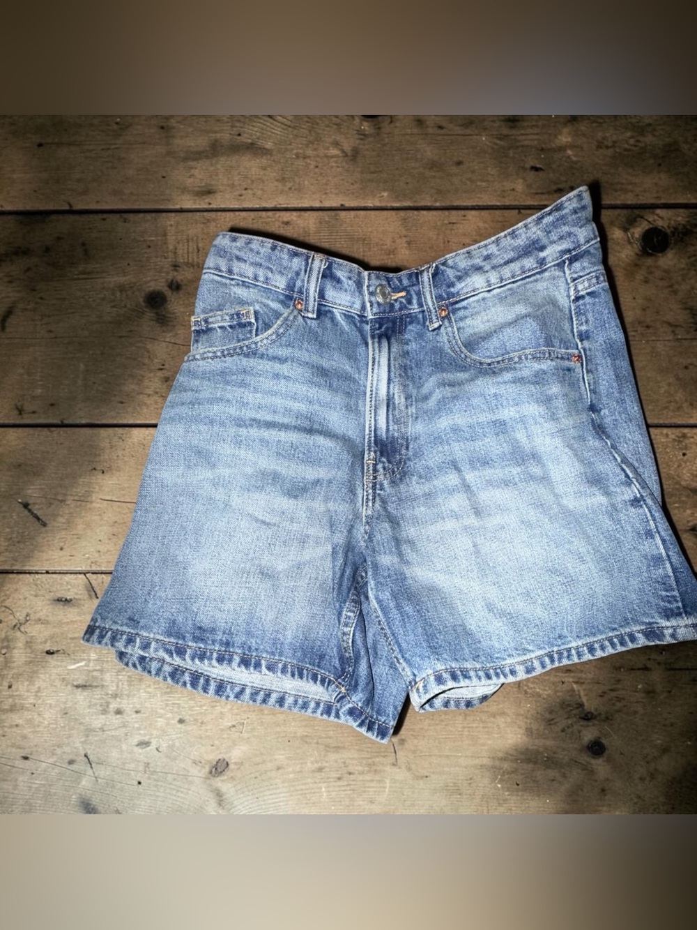 ZARA MID LENGTH MEDIUM BLUE WASH HIGH RISE SHORTS SIZE US 6